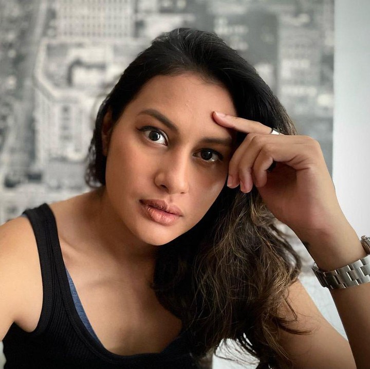 <p>Melalui media sosial Instagram, bunda 3 orang anak ini kerap bagikan potret keseharian. Dari potret-potretnya, wanita cantik yang kini berusia 34 tahun ini tampak awet muda, ya? Bagaimana menurut Bunda? (Foto: Instagram @raihaanun)</p>