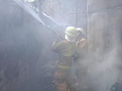 Gudang Cat di Kelapa Gading Jakut Kebakaran, Asap Hitam Mengudara
