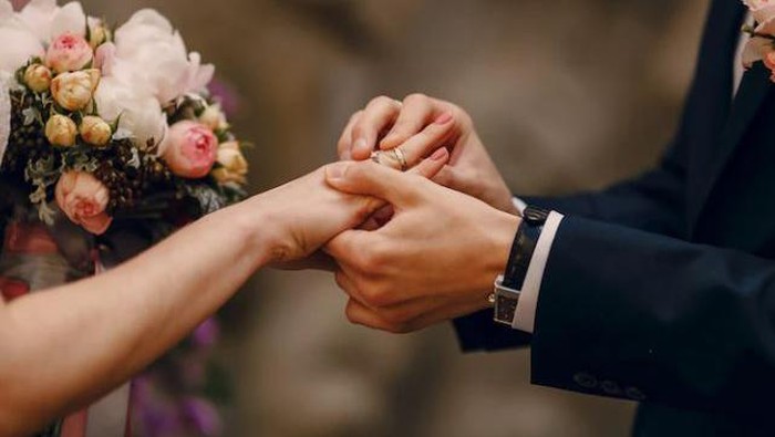 tanda pasangan belum siap serius/ foto: Freepik/ prostooleh