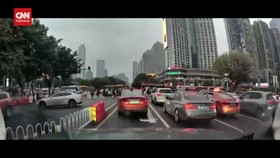 VIDEO: Penampakan Mobil Seruduk Pejalan Kaki di China, 5 Orang Tewas