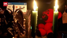 VIDEO: Festival Setan Anti-Natal di London, Jual 'Hand Sataniser'
