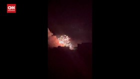 VIDEO: Detik-detik Pabrik Kembang Api Kharkiv Dibombardir Rusia