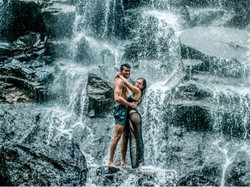 Sabda Ahessa Foto Bareng Wulan Guritno di Air Terjun, Netizen: Hot Couple