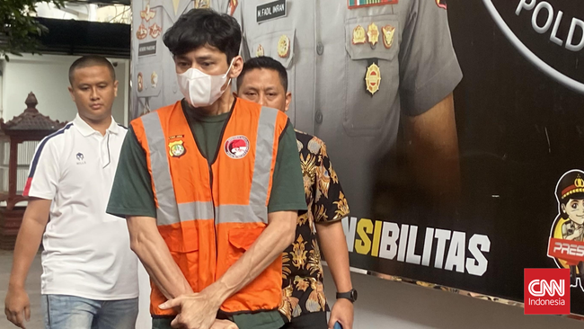 Aktor Revaldo ditetapkan sebagai tersangka kasus penyalahgunaan narkoba dan akan menjalani proses rehab.