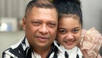 <p>Paras gadis berusia 11 tahun ini juga semakin memesona, Bunda. Amora terlihat cantik meski tanpa riasan makeup tebal. (Foto: Instagram @krisdayantilemos)</p>