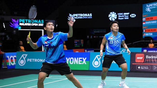 Apriyani Rahayu/Siti Fadia Silva berhasil melaju ke semifinal Malaysia Open 2023 usai menaklukkan Kim So Yeong/Kong Hee Yong dari Korea.