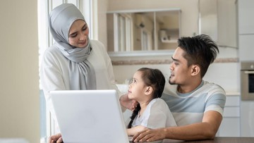 MITOS ANAK DUA BAHASA TERLAMBAT BICARA