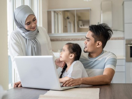 5 Tata Krama Perlu Diajarkan pada Anak Usia Sekolah, Termasuk Tak Menyela Pembicaraan