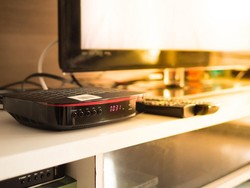 Cara Pasang Satu Set Top Box untuk 2 TV Sekaligus