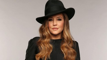 img-title Lisa Marie Anak Semata Wayang Elvis Presley Meninggal Dunia