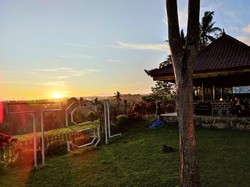 Menikmati Keindahan Alam-Sunset Taman Songgo Langit untuk Melepas Lelah