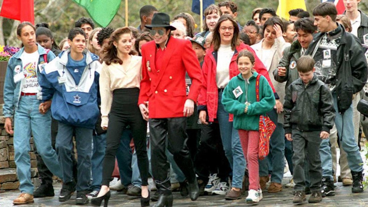 FOTO: Memori Manis Lisa Marie Presley Kala Bersama Michael Jackson