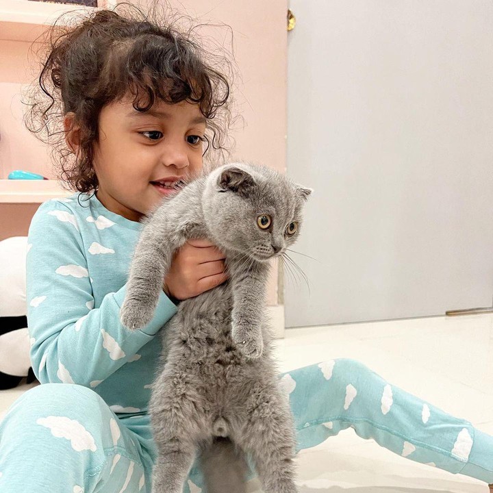 <p>Setelah menikah, Shireen Sungkar dikaruniai tiga orang anak, Bunda. Anak bungsunya yang bernama Cut Shafiyyah Mecca Al Fatih pun menarik perhatian netizen. (Foto: Instagram: @shireensungkar)</p>