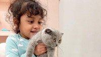 <p>Setelah menikah, Shireen Sungkar dikaruniai tiga orang anak, Bunda. Anak bungsunya yang bernama Cut Shafiyyah Mecca Al Fatih pun menarik perhatian netizen. (Foto: Instagram: @shireensungkar)</p>