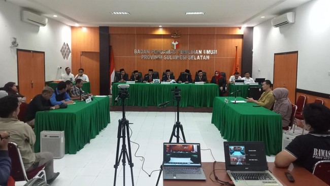 Koalisi 'Kawal Pemilu 2024' menilai Bawaslu Sulsel telah mengabaikan bukti-bukti yang ada. Bawaslu Sulsel mempersilakan putusan diuji.