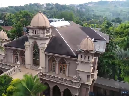 7 Potret Rumah Alshad Ahmad yang Luas, Seluruh Lantai Pakai Marmer Rp5 Jt per Meter