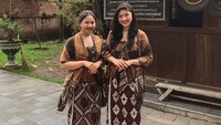 <p>Erina Gudono memiliki sosok adik perempuan cantik bernama Shania Gudono. Shania yang berparas cantik seperti sang kakak ini menjalani bisnis preloved kebaya, kain, dan selendang yang diberi nama Sandhangan Kebaya Ranum. (Foto: Instagram @shaniagudono)</p>