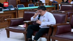 VIDEO: Arif Menangis Di Sidang Sambo: Bayangkan Ajudan Saja Dibunuh