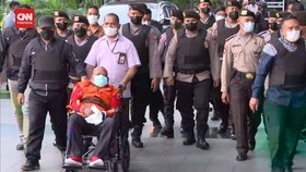 VIDEO: KPK Resmi Tahan Lukas Enembe