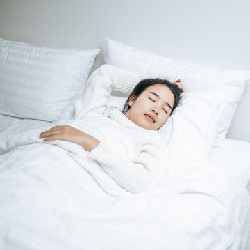 img-title Benarkah Tidur Lebih Lama Bisa Bantu Menurunkan Berat Badan? Berikut Jawabannya!