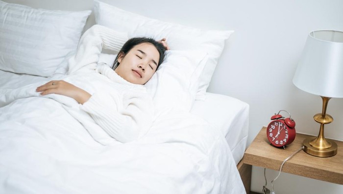 img-title Benarkah Tidur Lebih Lama Bisa Bantu Menurunkan Berat Badan? Berikut Jawabannya!