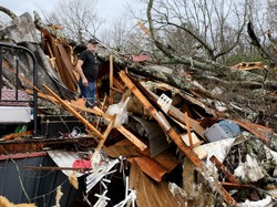Melihat Dampak Tornado yang Tewaskan 26 Jiwa di Amerika Serikat