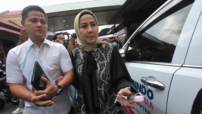 Venna Melinda mengaku menolak permintaan Ferry Irawan untuk berhubungan badan karena letih dan usai asam lambungnya kumat.