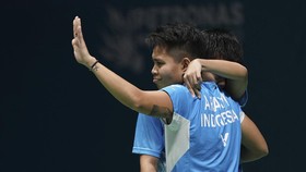 FOTO: Momen Emosional Apriyani/Fadia Retired karena Fadia Cedera
