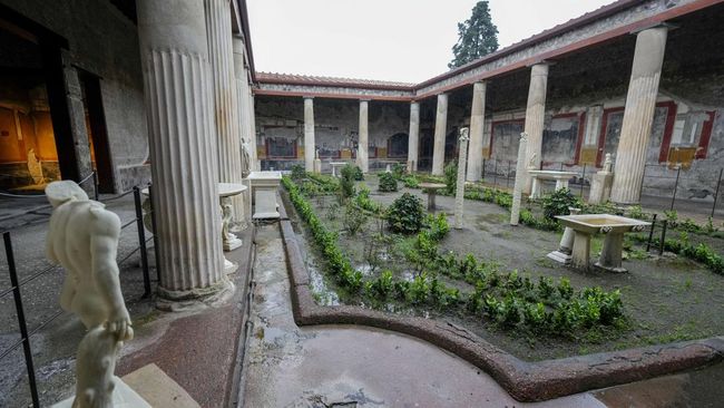 Domus Tiberiana berusia 2.000 tahun dan merupakan istana Kekaisaran Romawi Kuno yang letaknya di atas Bukit Palatine, yang dibuka lagi pada Kamis (21/9).