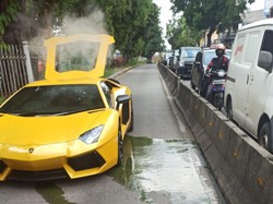 Lamborghini Overheat di Jalur Busway, Cuaca Jakarta Jadi Kendala