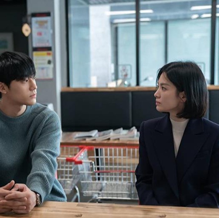 Lee Do Hyun dan Song Hye Kyo dalam drama The Glory/Foto: imdb.com