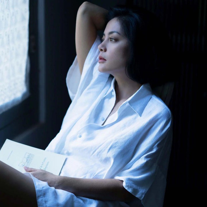 <p>Wajah cantik dan awet muda Lulu Tobing ini bahkan dibilang netizen mirip dengan artis Korea Selatan, Song Hye Kyo. (Foto: Instagram @lutob)</p>