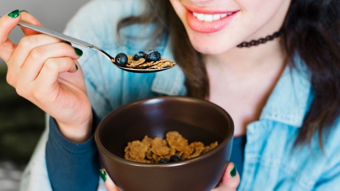 Ganti Makanan & Minuman Ini dengan Asupan Lebih Sehat untuk Tingkatkan Kesehatan Otak, Yuk Sayangi Diri Mulai Sekarang! Ganti Makanan & Minuman Ini dengan Asupan Lebih Sehat untuk Tingkatkan Kesehatan Otak, Yuk Sayangi Diri Mulai Sekarang!