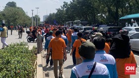 Demo Partai Buruh Tolak Ciptaker, Jalan Medan Merdeka Barat Ditutup