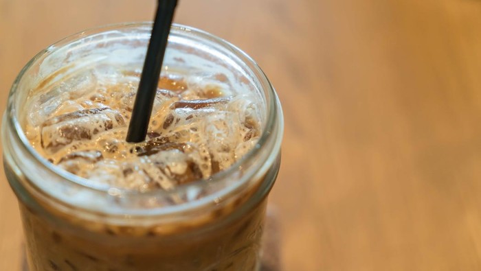img-title Minum Es Kopi Susu Saat Diet Ternyata Boleh Saja, tapi Catat 'Cara Sehatnya' Menurut Ahli Gizi Berikut!