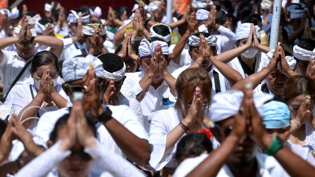 RUU Bali tengah digodok di Senayan, di mana salah satu sorotan adalah persoalan moralitas dan kesucian Bali yang dinilai mengalami penurunan.