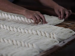 Kenapa Saat Imlek Dirayakan dengan Makan Mi? Ini Sejarahnya