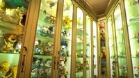 <p>Monica Soraya sendiri diketahui sangat menyukai hal yang berbau Disney. Ia menyiapkan ruangan khusus untuk memajang semua koleksi Disney yang didapatnya saat mengunjungi Disneyland di berbagai negara. (Foto: YouTube/TRANS7 OFFICIAL)</p>