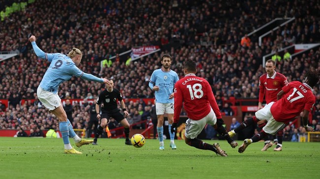Manchester City dituntut degradasi oleh rival di Liga Inggris usai diduga melakukan lebih dari 100 pelanggaran Financial Fair Play dalam satu dekade.
