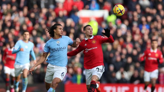 Konsistensi Manchester United meraih kemenangan akan mendapat ujian berat saat melawan Manchester City dalam Derby Manchester, Minggu (29/10).
