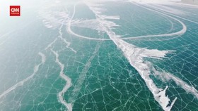 VIDEO: Fenomena Retakan dan Kristal Es di Danau Beku China