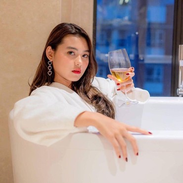 Usai Umumkan Hamil Anak Kedua, Cesen Mendadak Hapus Foto Marshel Widianto