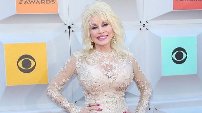 Kolaborasi The Beatles dan Dolly Parton, Bawakan Kembali 'Let It Be' yang Melegenda!