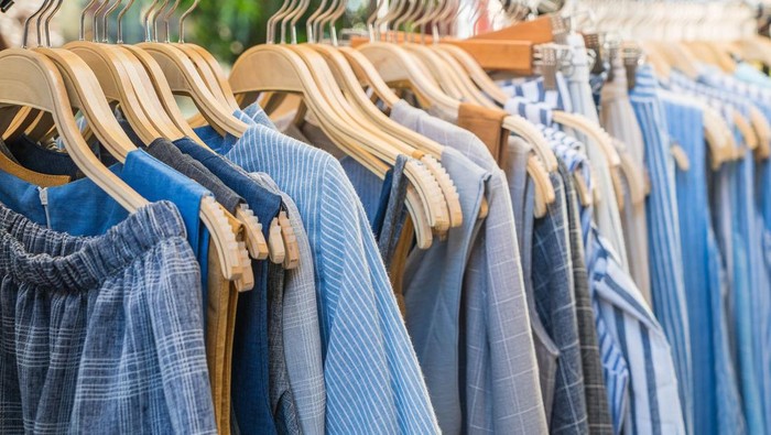 Kebiasaan yang bisa membuat pakaian berjamur saat disimpan di lemari