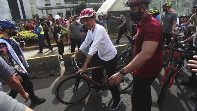 Dalam tangkapan layar, akun Twitter @Loegie pada 12 Januari membalas unggahan akun @BosPurwa yang mengunggah video Jokowi saat menghadiri HUT ke-50 PDIP.