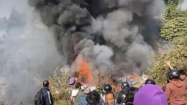 Sejumlah saksi mata menceritakan kengerian melihat detik-detik pesawat Yeti Airlines oleng diudara hingga jatuh menghantam lembah Seti di Pokhara, Nepal.