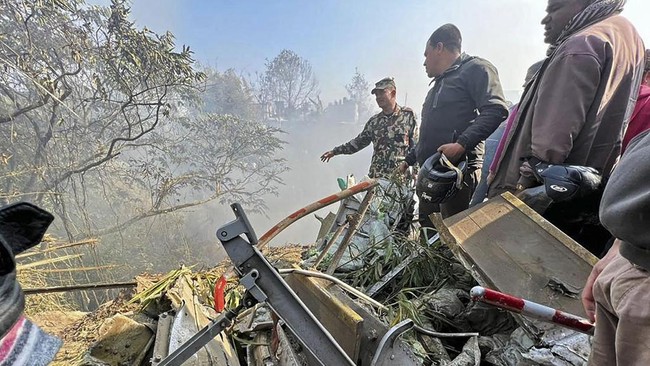 Polisi Nepal mengungkapkan baru 31 jenazah dibawa ke rumah sakit sementara 36 lainnya masih berada di jurang setinggi 300 meter.