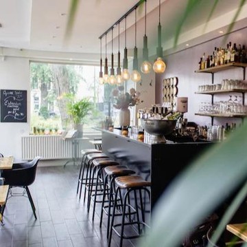 img-title Inspiratif, Pop-up Cafe di Jepang Ini Hanya Pekerjakan Karyawan Tunawicara, Tujuannya Mulia!