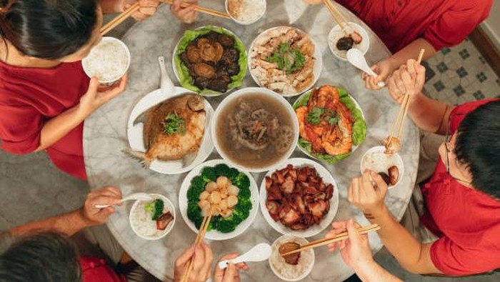 Bisa Membawa Keberuntungan, 12 Makanan Ini Wajib Tersedia di Meja Makan Saat Tahun Baru Imlek!