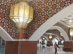 99 Lampu Gentur di Masjid Al Jabbar Ternyata dari Cianjur